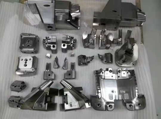 OEM Precisie Spuitgiet Hardware Onderdelen Roestvrij Staal Messing Auto Mould Onderdelen